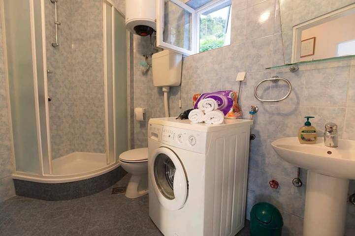 Ganze Wohnung, 1-Zimmer-Ferienwohnung am Strand Vis in Vis Stadt, Vis (Dalmatien)