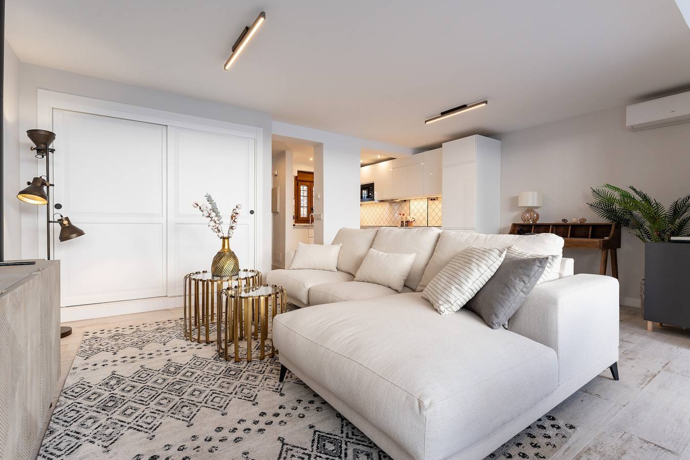 Holiday Home 'Casa Nordic' with Private Terrace, Wi-Fi and Air Conditioning in Fuengirola, Costa del Sol