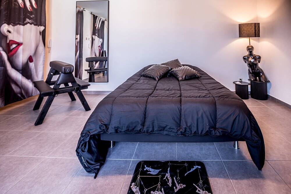 Ganze Wohnung, Projet Kuroi - Love Room - Swing, Spanking bench, Cage, Cross, Tantra in Walburg (Niederrhein Elsass), Region Weißenburg