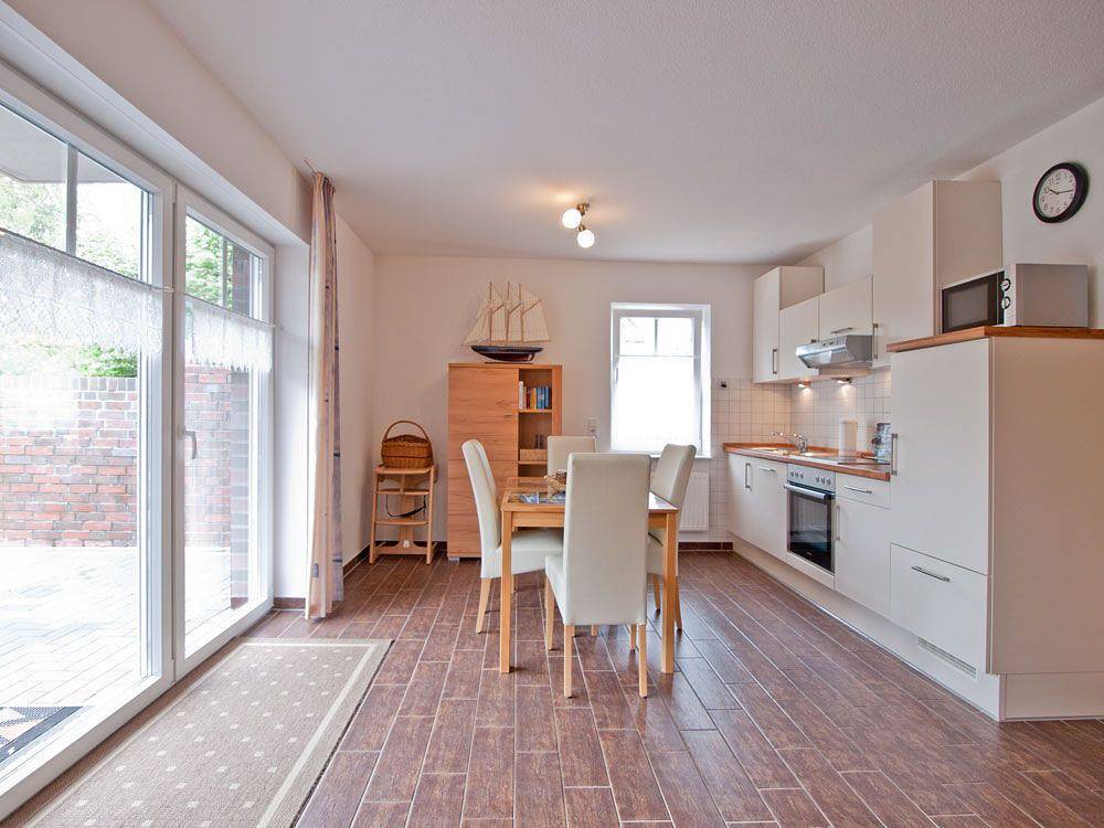 Ganze Wohnung, Komfortable Ferienwohnung mit Terrasse und moderner Ausstattung in Norddeich in Strand Norddeich, Norddeich