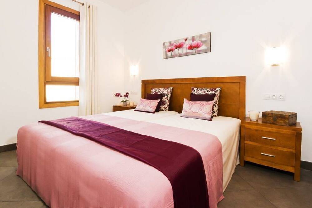 Can Vall, Prima for 2 families with children in Petra, Majorca Center