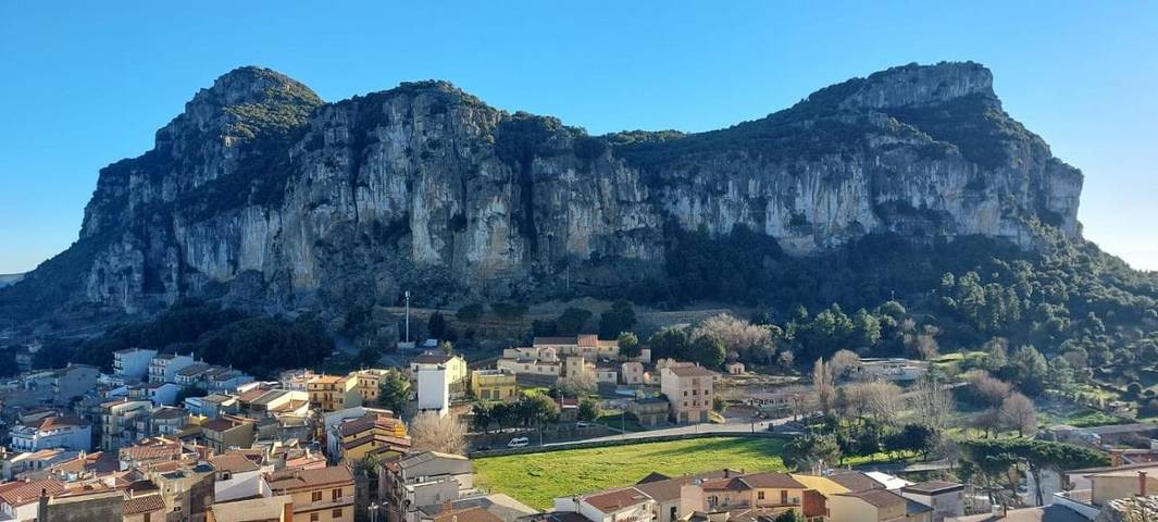 Gîte pour 4 personnes, avec Balcon et Vue à Òsini - 3