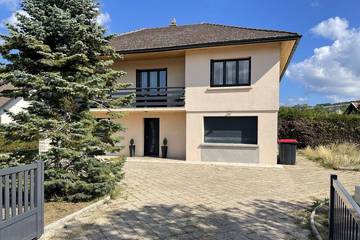 Gîte pour 14 personnes, avec balcon ainsi que jacuzzi et jardin à Hauteville-Lompnes