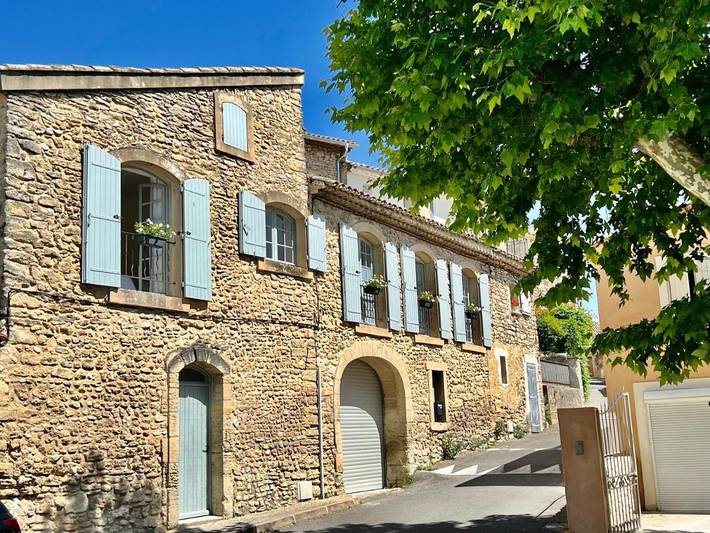 Maison d’hôte pour 10 personnes, avec Terrasse et Jardin ainsi que Piscine et Vue à Lagnes