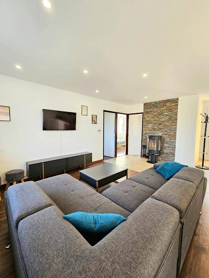 Location de vacances pour 10 personnes, avec terrasse et jardin à Vesoul - 2