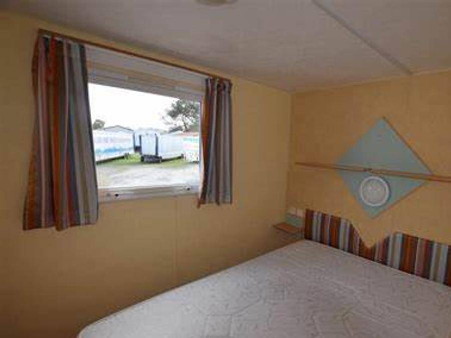 Flower Camping l'Epi Bleu - Mobilhome 4 personas - Mobil-home estándar de 26 m² (2 habitaciones) + terraza cubierta de 8 m². in Banon, Forcalquier region