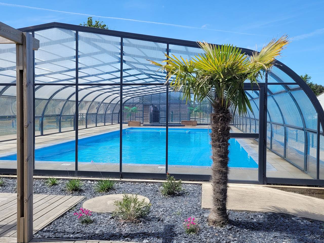 Chalet Familiar con Piscina Climatizada en Entorno Natural, Cerca del Mar y Actividades Nauticas in Marzan, Côte des Mégalithes