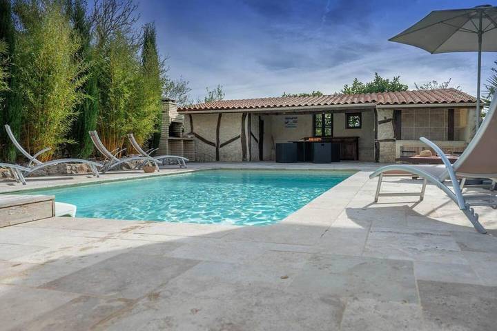 Location de vacances pour 8 personnes, avec vue ainsi que jardin et piscine à La Cassagne - 2