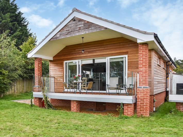 Glamping for 4 people, with garden, with pets in Norfolk
