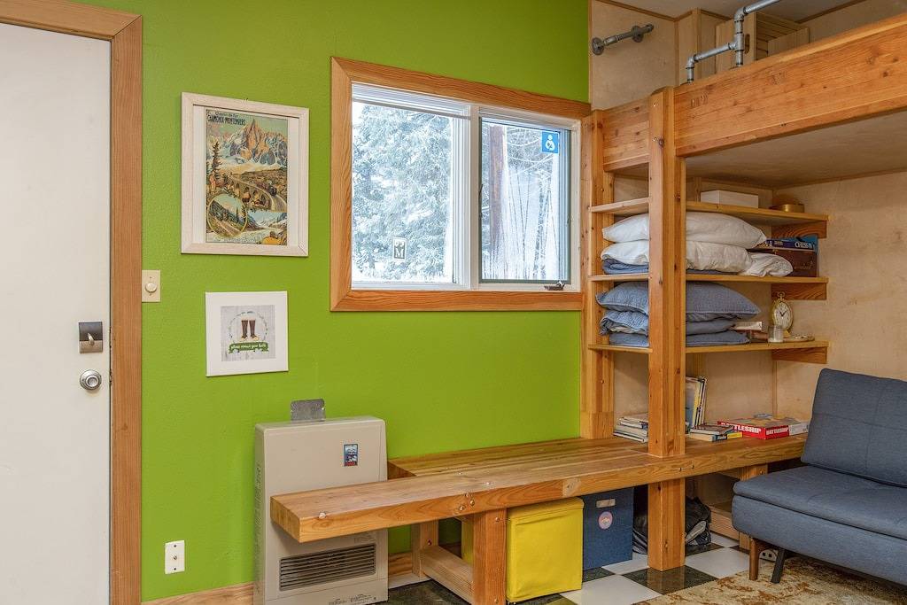 Ganze Wohnung, Kleine funktionelle Ski-In / Out-Wohnung direkt neben der Piste! in Girdwood, Anchorage