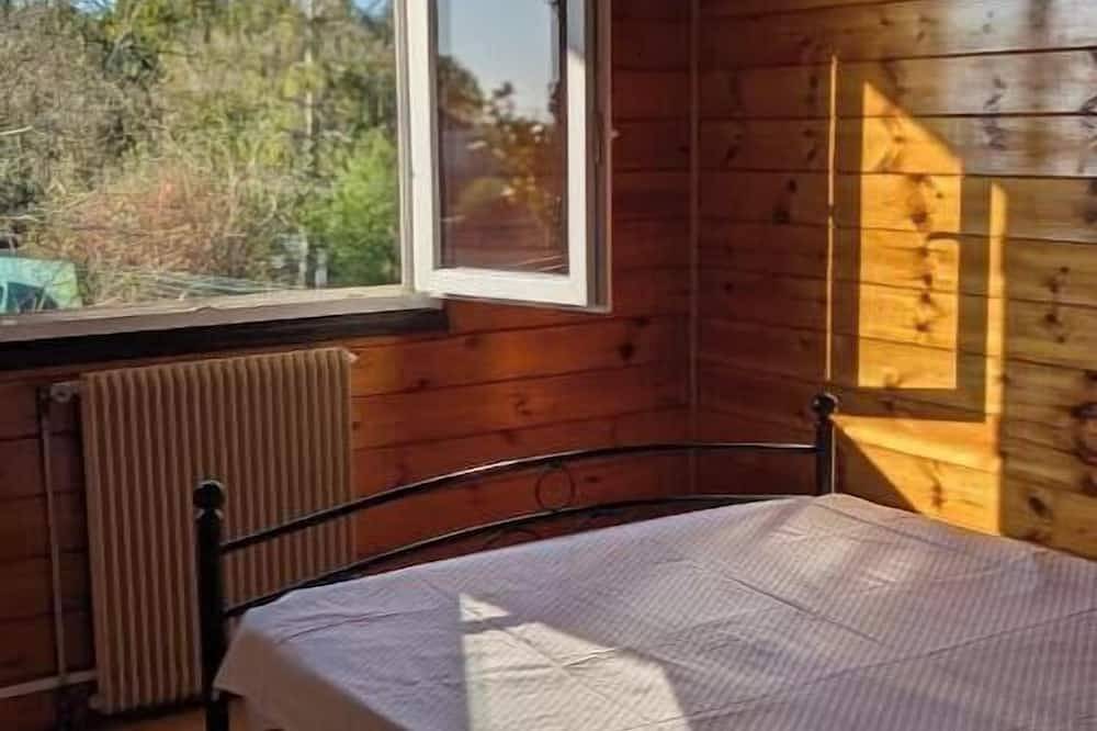 Chalet au Bord des Vignes – Séjour Chaleureux avec Grand Balcon et Nature in Prignac-et-Marcamps, Région de Blaye