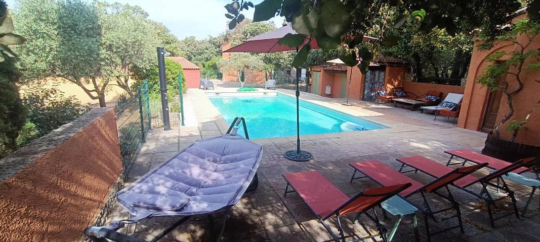 Gîte pour 4 personnes, avec jardin et piscine à Tavernes