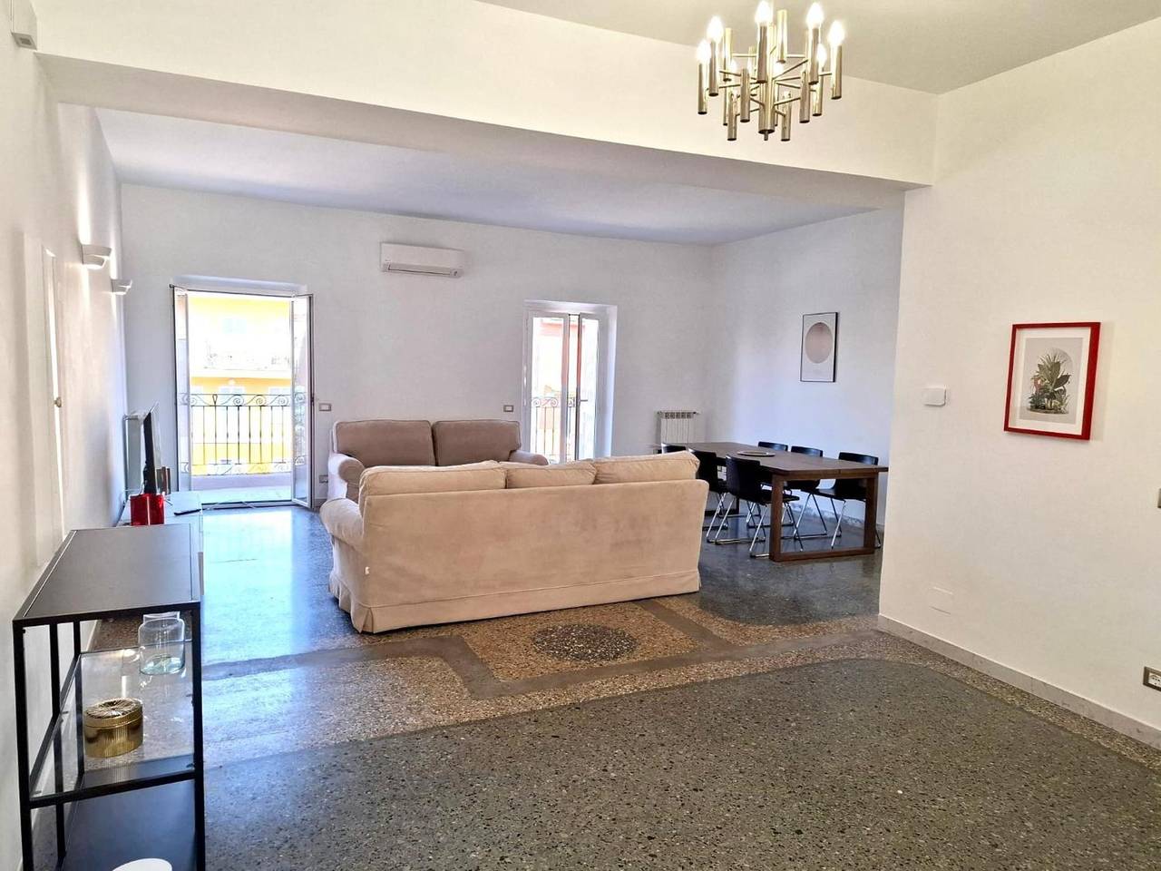Entire apartment, Apartment 'Monti View' with Private Terrace, Wi-Fi and Air Conditioning in Rome City Center, Rome