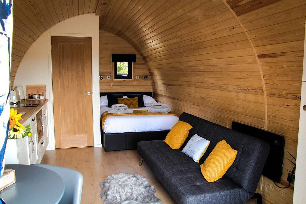 Cwm Hapus  -  Glamping Pod with Hot Tub Sleeping 4 guests, Pet Friendly in Shropshire Hills