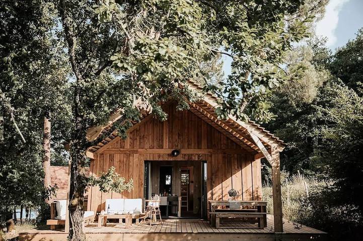 Maison pour 6 personnes, avec terrasse et piscine, animaux acceptés à Saint-Amand-de-Coly