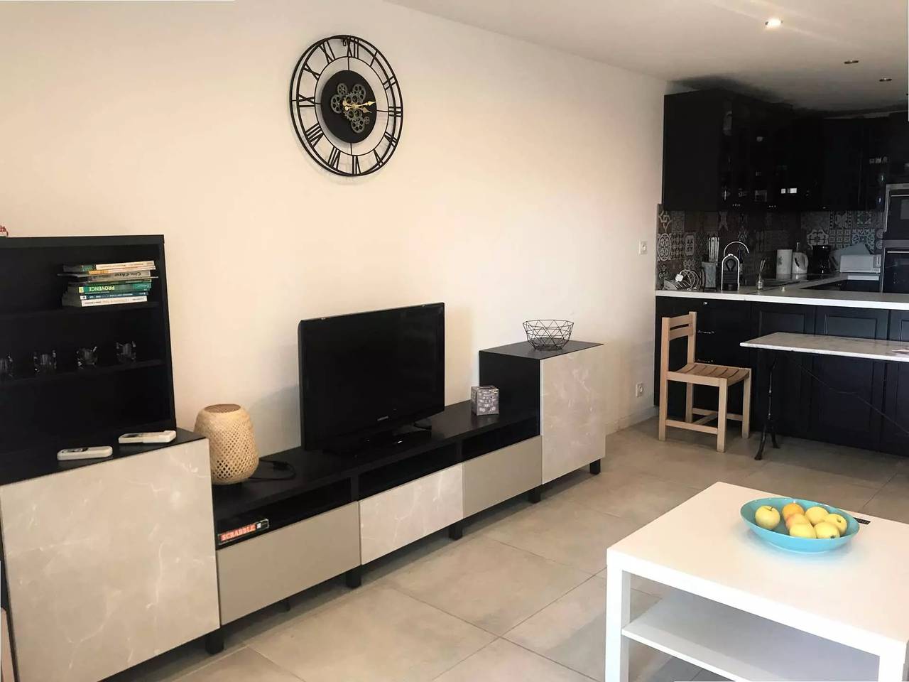 Ganze Wohnung, Charmante Wohnung in einem bewaldeten Anwesen am See in La Coudoulière, Six-Fours les Plages