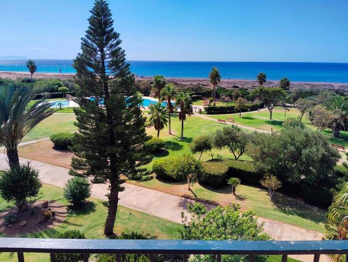 Apartamento de vacaciones para 8 personas, con vistas además de jardín y piscina - 1