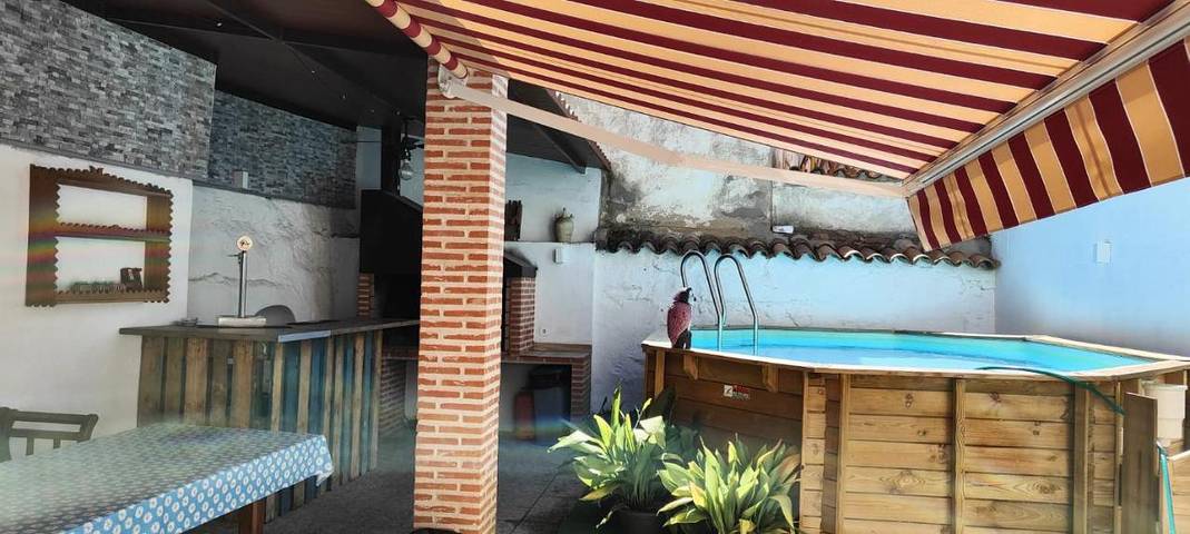Casa rural para 12 personas, con piscina y vistas además de jardín y piscina para niños, Se admiten mascotas en Almonacid de Toledo