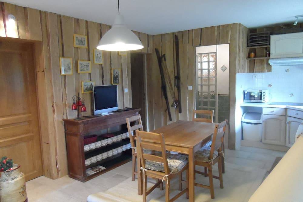 Coquet Apartment In A Log Chalet Near The Pyrenees Angles in Puyvalador, Parc naturel régional des Pyrénées catalanes