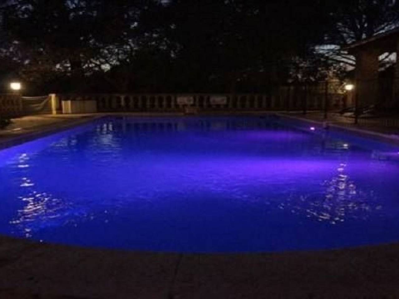 Studiowohnung mit Terrasse - Pool, Tennis, Bouleplatz in Grans, Region de Aix-en-Provence