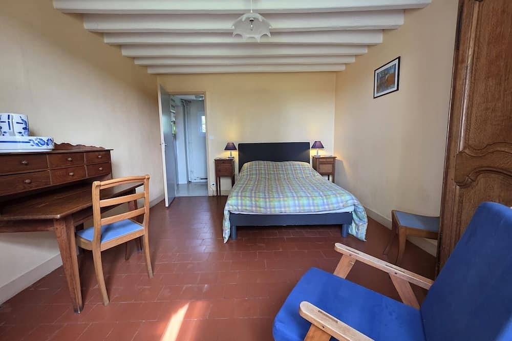 Maison Nature avec Salle de Jeux, Jardin Clos, et Wi-Fi à Dampierre-sous-Brou in Dampierre-sous-Brou, Région de Châteaudun