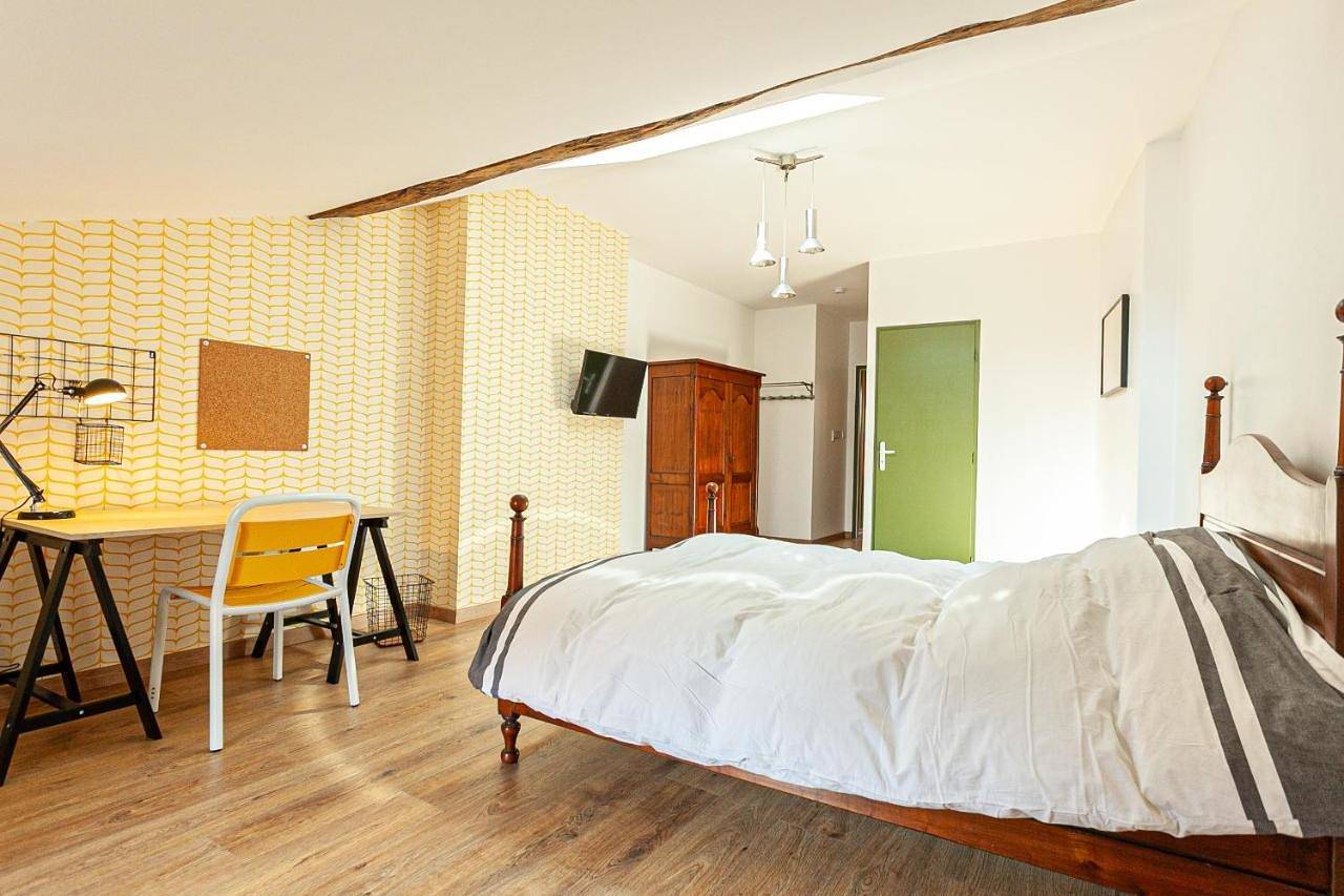 Double Room with Private Bathroom in Cluny, Région de Mâcon