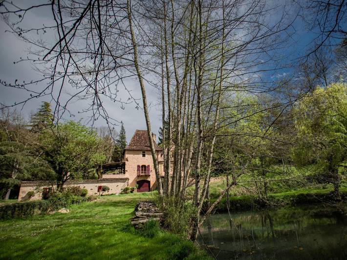 Gîte pour 6 personnes, avec jacuzzi ainsi que jardin et piscine, animaux acceptés à Urval