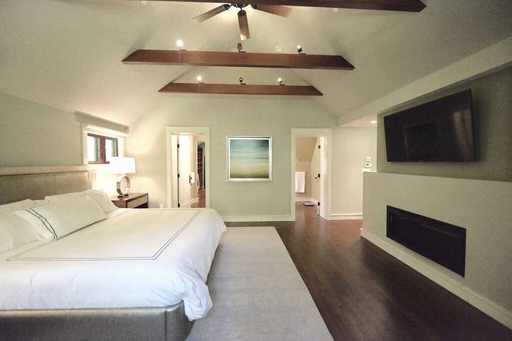 Vacation rental for 12 people, with yard and sauna as well as hot tub in Tuckahoe