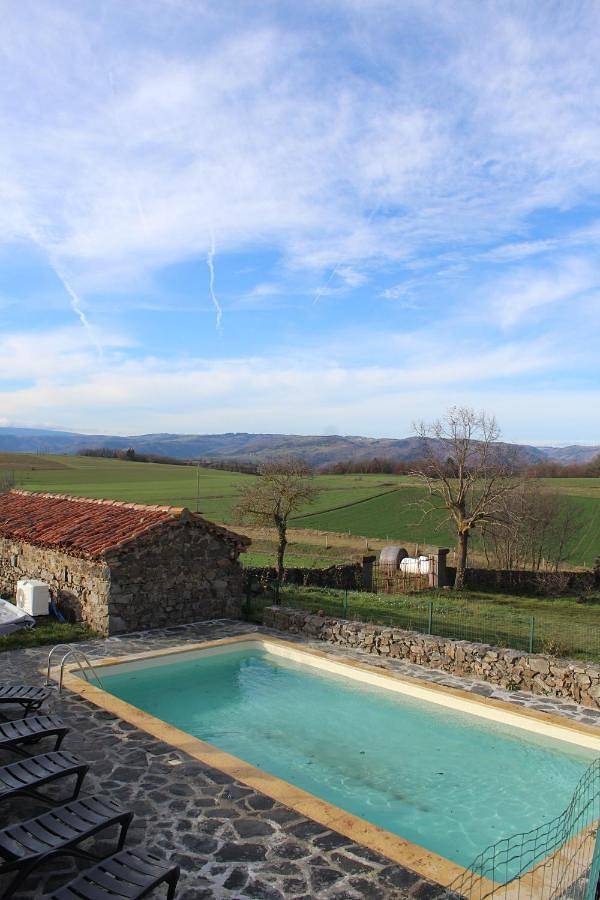 Location de vacances pour 26 personnes, avec piscine ainsi que vue et jardin, animaux acceptés à Saint-Privat-du-Dragon - 3