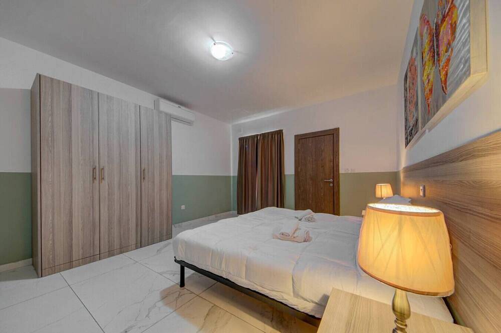 Hel lejlighed, Peaceful 4Br home with Views, Terrace, Wifi & Ac ! in Marsaskala, Malta (ø)