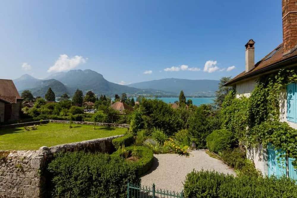 Apartamento entero, The Garden in Talloires with a lake view in Talloires-Montmin, Región de Annecy