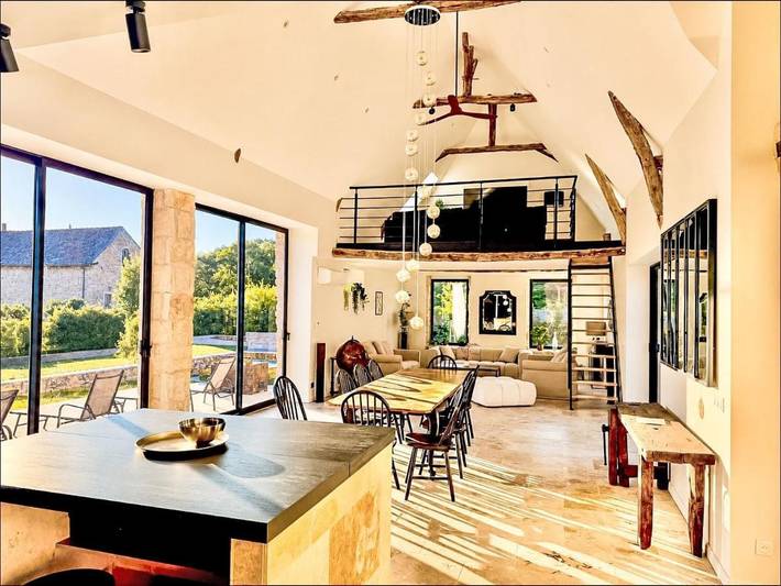 Location de vacances pour 8 personnes, avec jardin et terrasse à Coly - 2