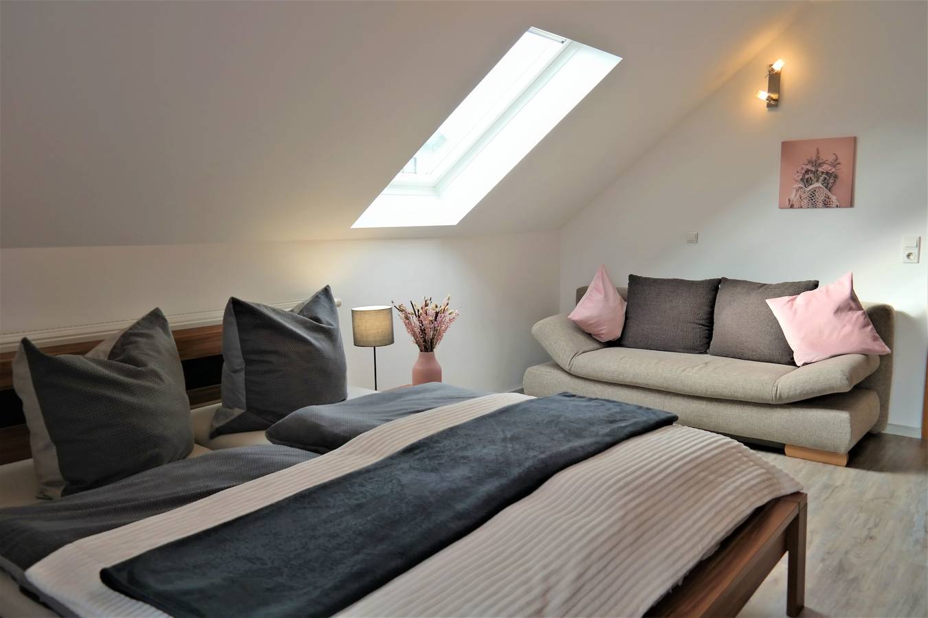 Ferienwohnung Talblick - Ferienwohnung Talblick (80 m²) mit überdachtem Balkon und voll ausgestatteter Küche in Bromskirchen, Waldecker Land