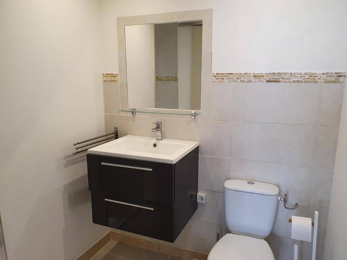Appartement entier, One-Bedroom Apartment in Entrecasteaux, Région de Brignoles