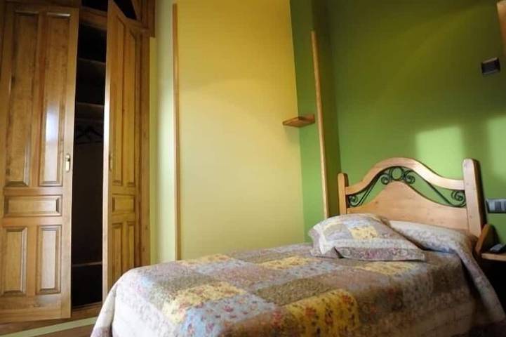 Gîte pour 6 personnes, avec balcon et jardin, animaux acceptés à Biescas - 3