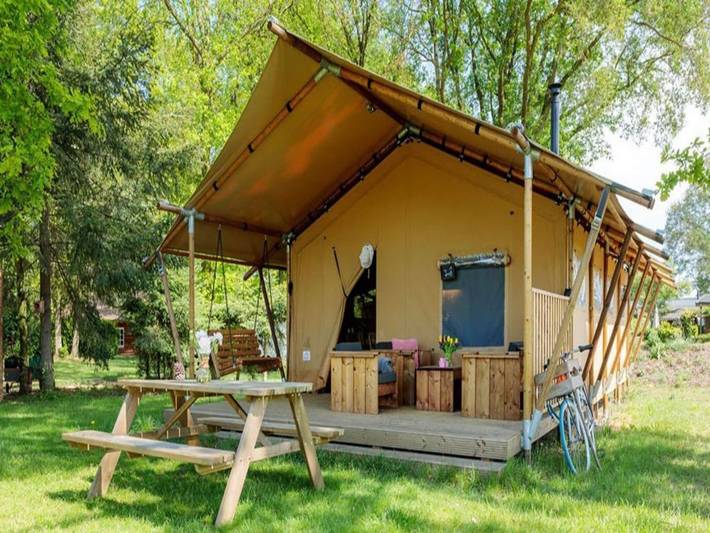 Camping voor 7 personen, met terras, kindvriendelijk in de Belgische Ardennen