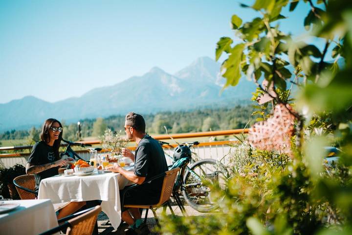 Ferienwohnung für 2 Personen, mit Balkon und Terrasse sowie Garten und Ausblick