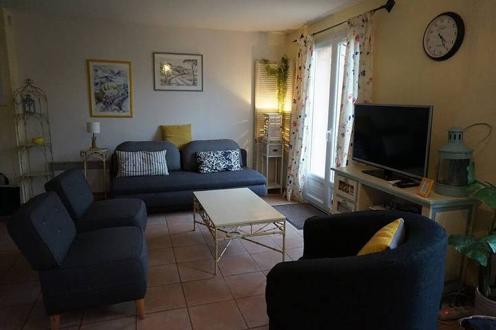 Maison de vacances pour 6 personnes, avec terrasse ainsi que piscine et jardin à Uzès