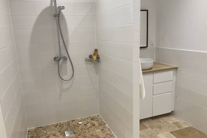 Gîte pour 3 personnes, avec jardin et terrasse à Saint-Chamassy - 2