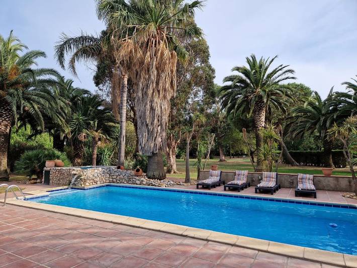 Gîte pour 6 personnes, avec jardin et piscine ainsi que terrasse et jacuzzi