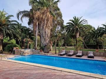 Gîte pour 6 personnes, avec terrasse et piscine ainsi que jacuzzi et jardin dans les Pyrénées-Orientales