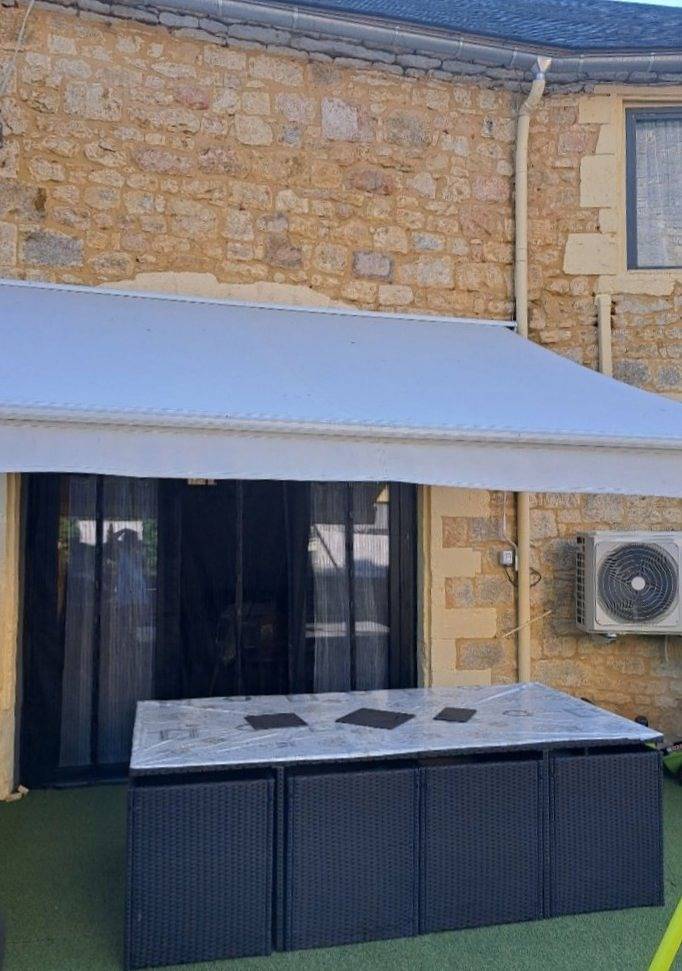 Gîte pour 13 personnes, avec terrasse et piscine, animaux acceptés
