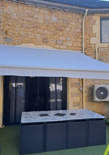 Gîte pour 13 personnes, avec terrasse et piscine, animaux acceptés à Jayac