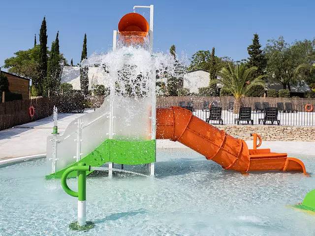 Casita Naranja 3 estancias 4 personas Aire acondicionado in Cálig, Costa del Azahar