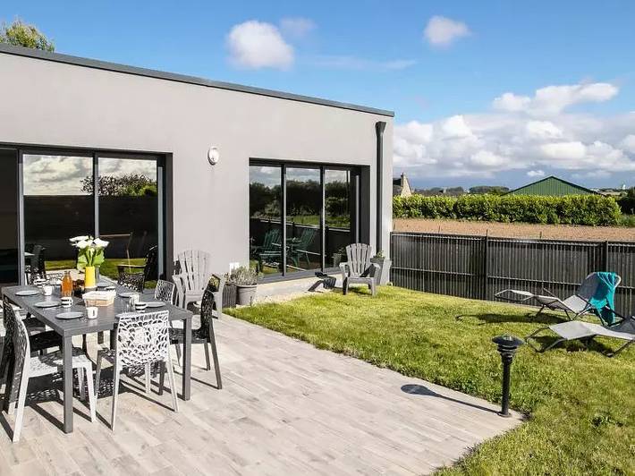 Location de vacances pour 8 personnes, avec Terrasse ainsi que Jardin et Piscine à Sibiril - 2