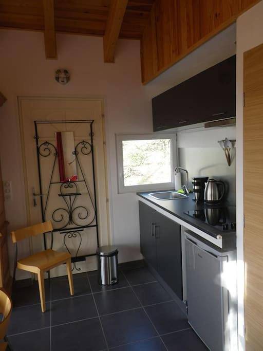 Gîte pour 3 personnes, avec vue et piscine ainsi que terrasse et jardin à Saint-Antoine-de-Breuilh - 2