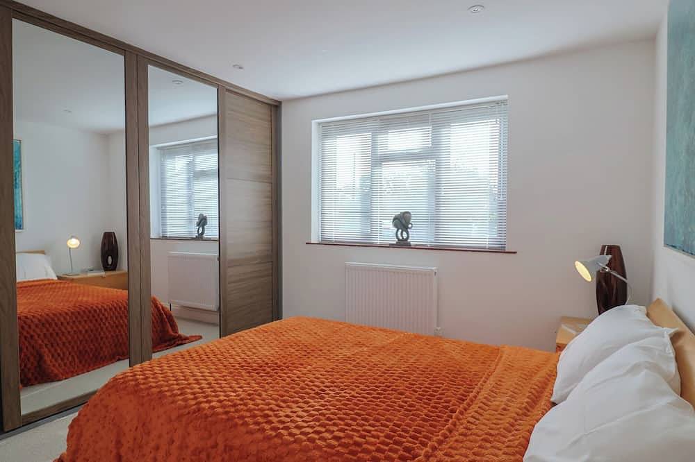 Arum, pet friendly, character holiday cottage in Easton, Portland in Easton (Portland), Isle of Portland