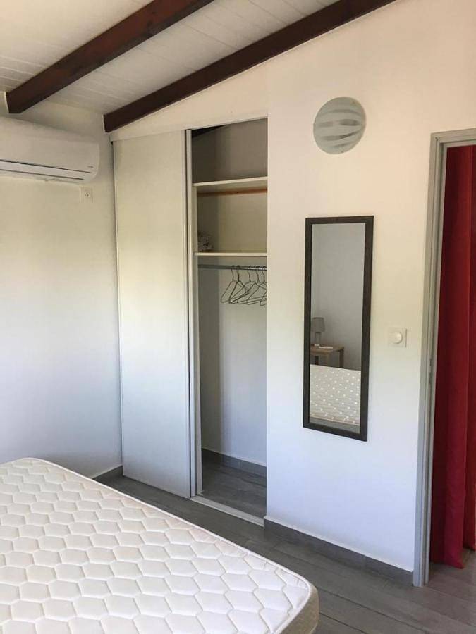 Appartement de vacances pour 2 personnes, avec piscine ainsi que vue et terrasse