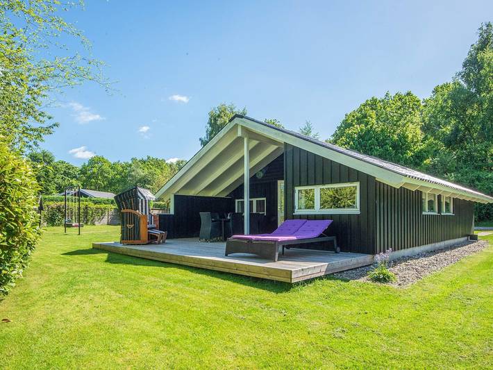 Ferieudlejning for 5 personer, med Terrasse og Have i Hvidbjerg Strand