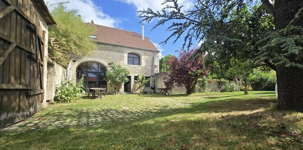 Location de vacances pour 6 personnes, avec Terrasse et Jardin ainsi que Piscine et Vue dans Voulaines-les-Templiers